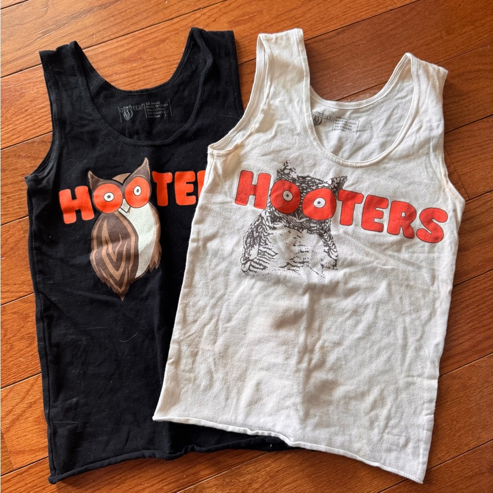 Hooters Tank Top Bundle